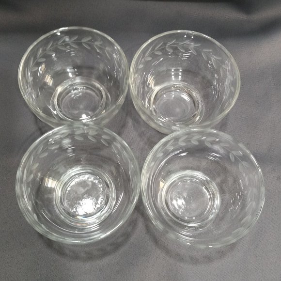 8 Vintage Clear Glass Etched Leaf Pattern Sherbet Bowls - Picture 9 of 11